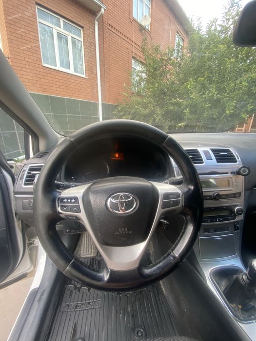 Toyota avensis 2015