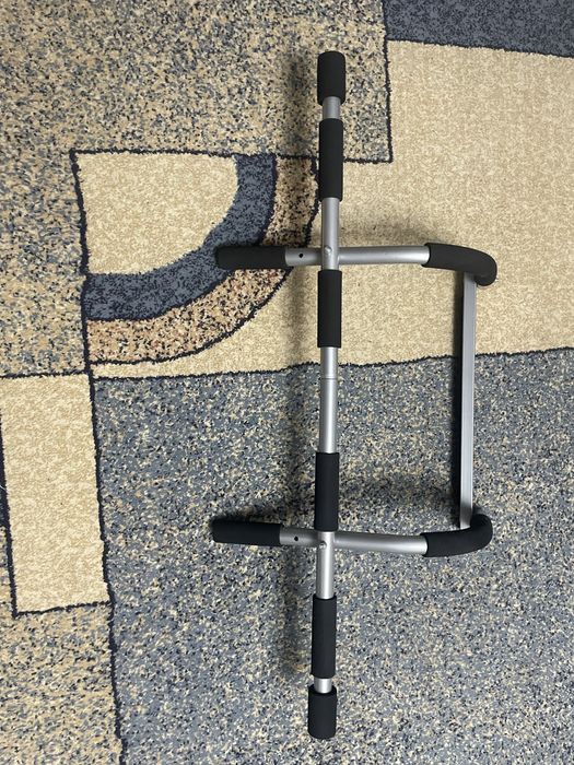 Продам унриверсальный дверной турник