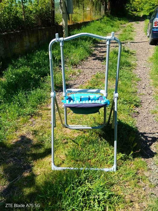Детска люлка и лятна количка