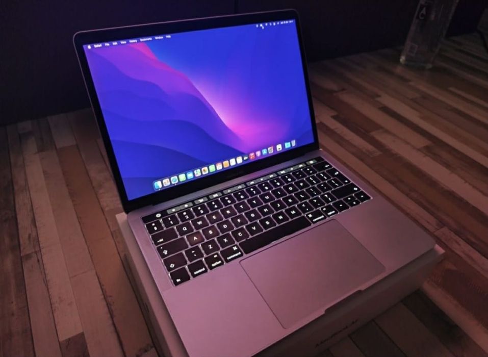 Apple MacBook Pro Retina Touchbar