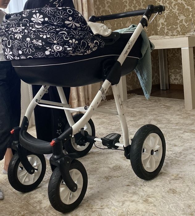 Детская коляска 3 в 1