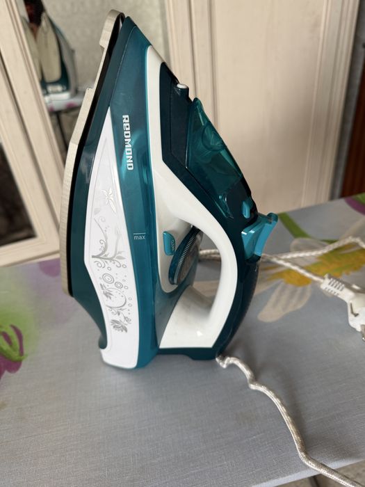 Техника для дома утюг и доска