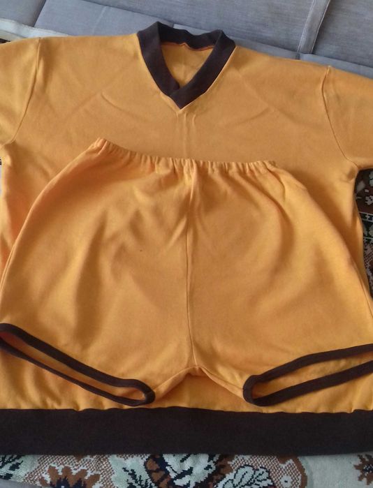 Продам женский костюм