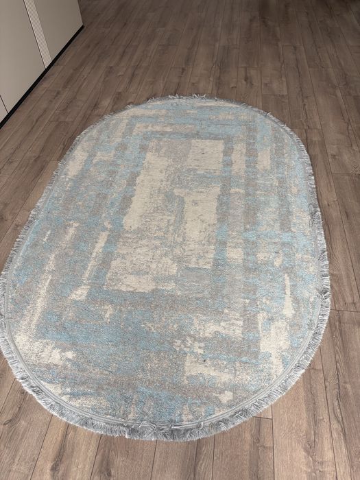Продам ковер овального формы