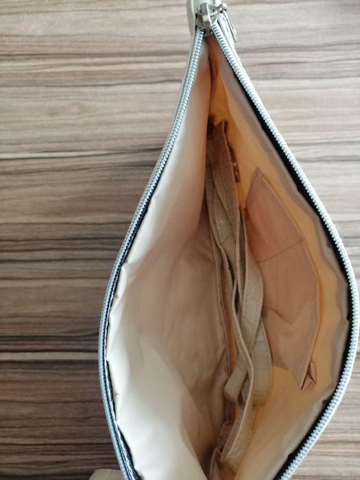 Дамски чанти Mango и Louis Vuitton