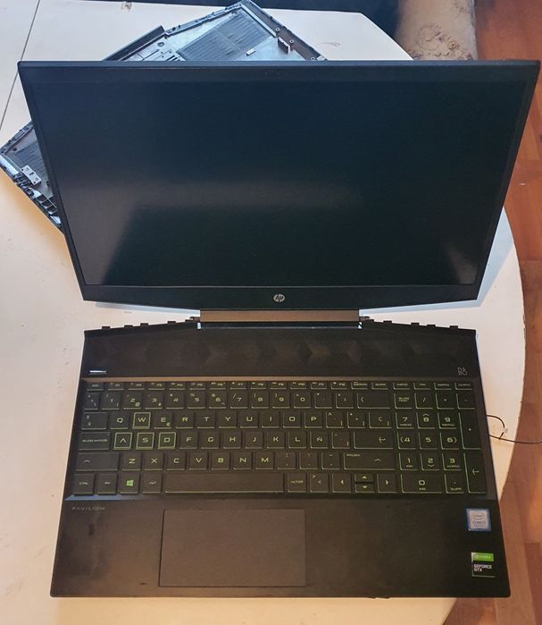 Dezmembrez 2 laptop-uri HP Pavilion 15 de gaming