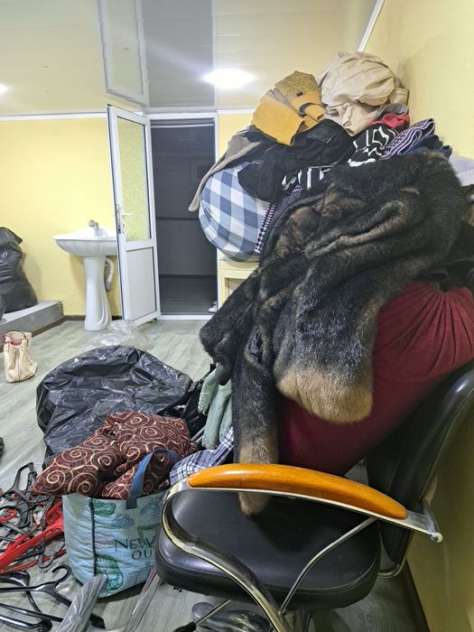 Одежда всё в основном б/у но всё хорошее