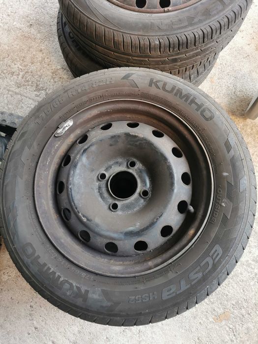 Комплект летни гуми 175/65 R14 с джанти