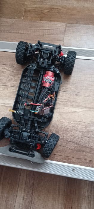 Autmodel 1/10 Tamya drift 4x4 WD cu lumini  fata-spate pret 800 ron n