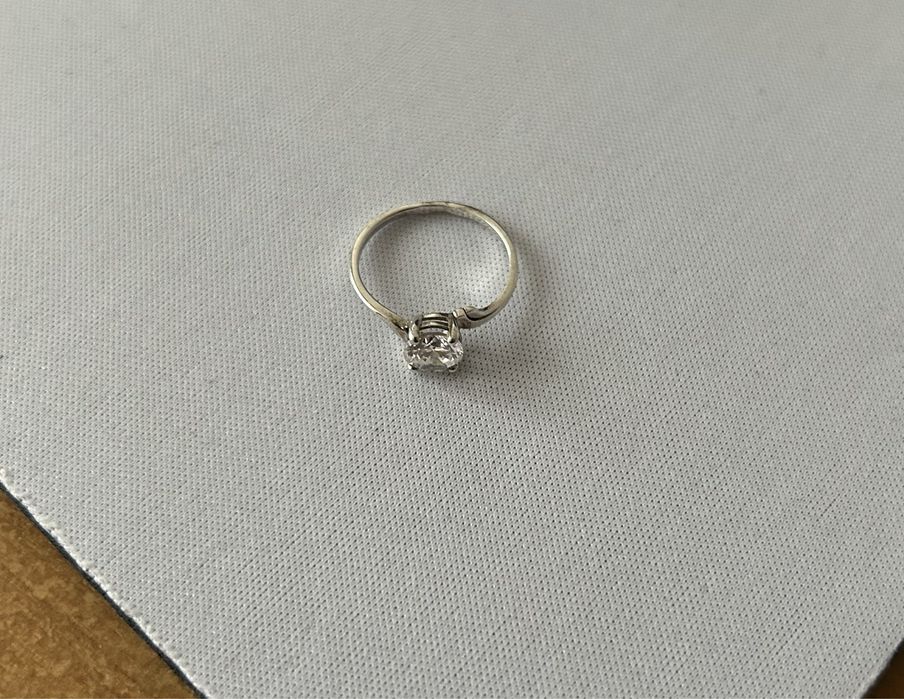 Серебряное кольцо с фианитом