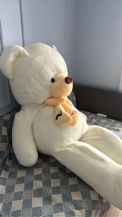 Белая мишка игрушечная