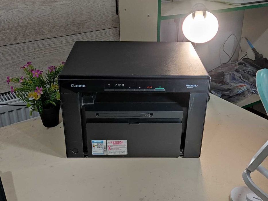 Принтер Три в Одном Canon 3010 МФУ почти новый