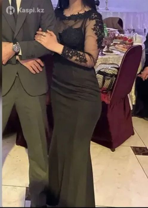 Вечернее платье с гипюром