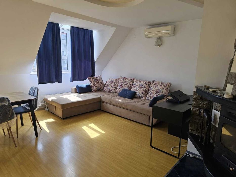 Тристаен Апартамент във Въстанически