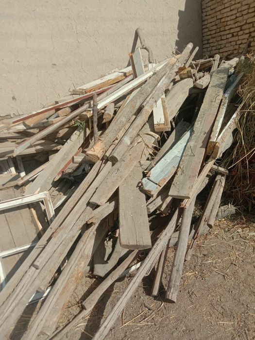 Тахта, чуп ва каламалар сотилади