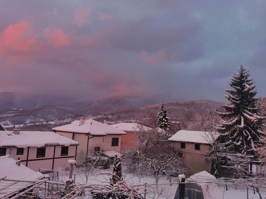 Къща с двор в с.Горнослав