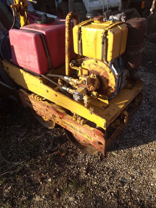 Услуга с комбиниран багер, самосвал валяк и асфалтополагачка!!!