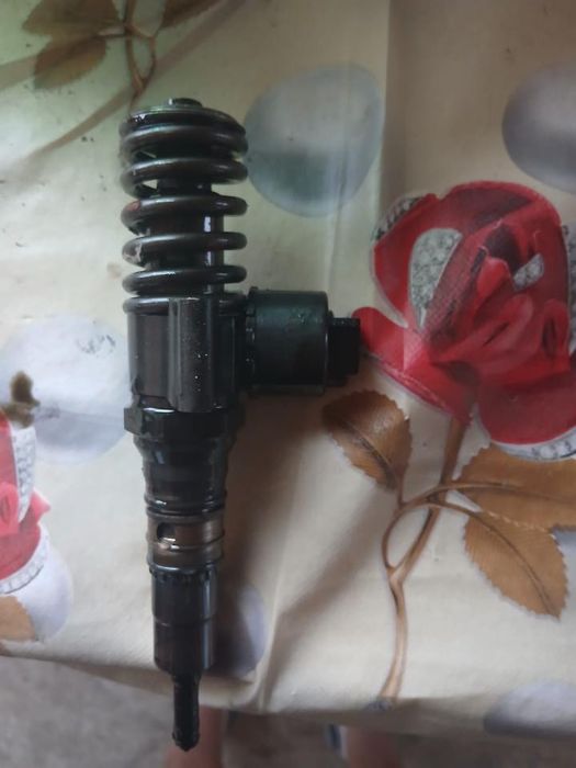Vând injectoare audi A4 B7 motor 2.0 140 cp cod motor BLB