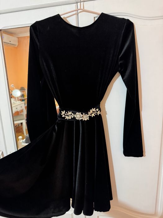 Официална велурена черна рокля