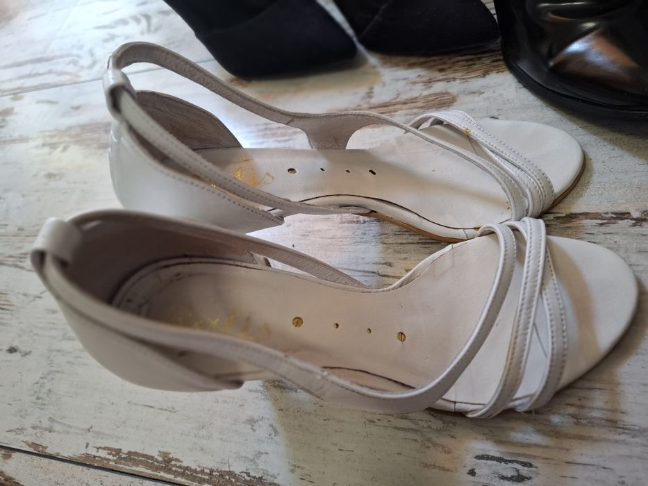 Бели сандали 37 естествена кожа