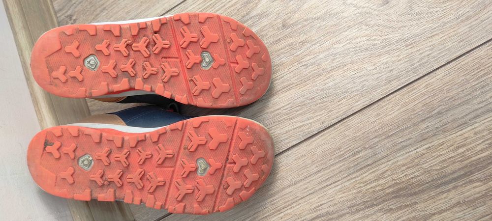 28 номер туристически обувки