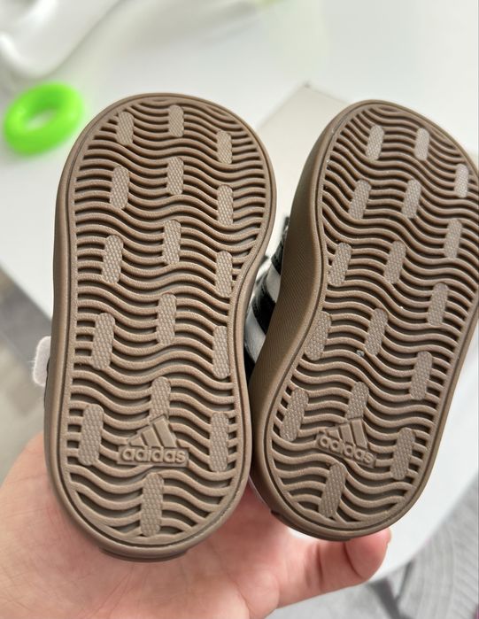 Adidas маратонки 20 номер