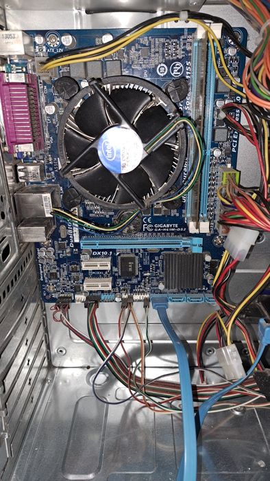 Kit computer ( unitate + monitor )