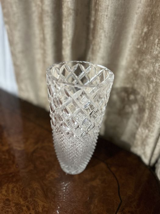 Ваза хрустальная большого размера