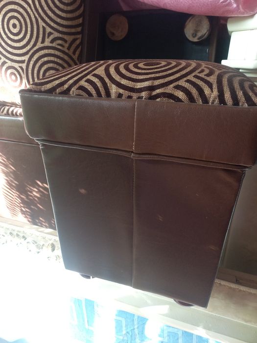 Мягкая мебель уголок и 6 пуфиков