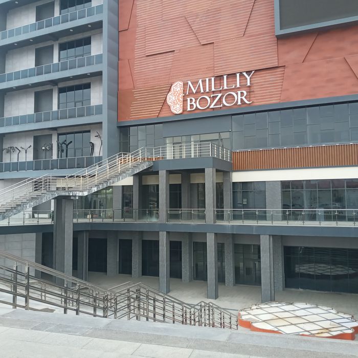 Магазин сотилади Ибн Сино Савдо Мажмуаси(Строймарт)