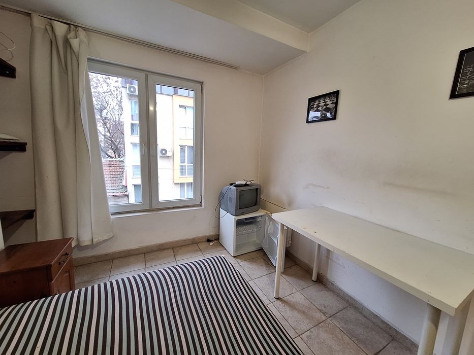 Дава се под наем Ателие в София, Център - 32 кв.м за 255 € - Снимка #1