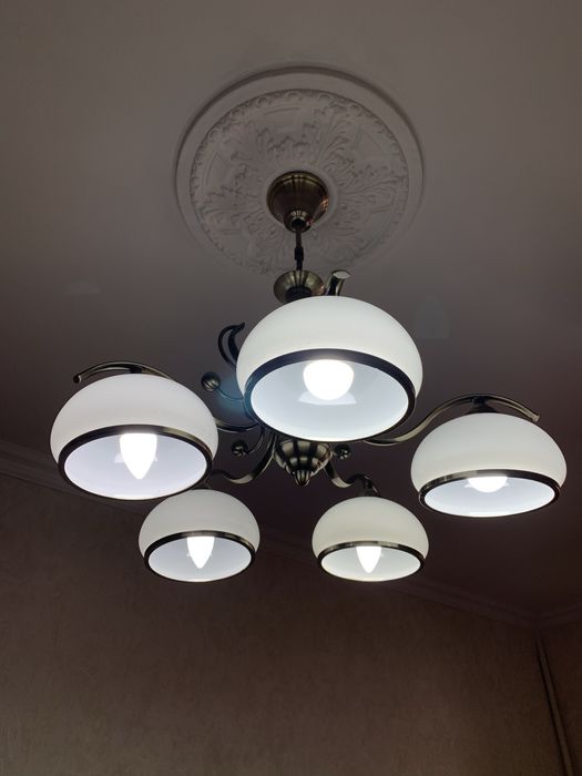 Люстра на 5 плафонов, отличное состояние