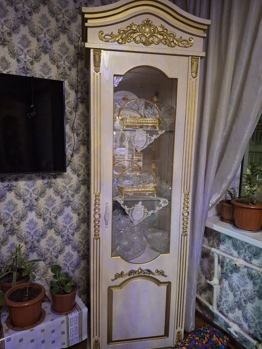 Mebel yangi 4 oy ishladim yangide duribdi ustol hamm yangi