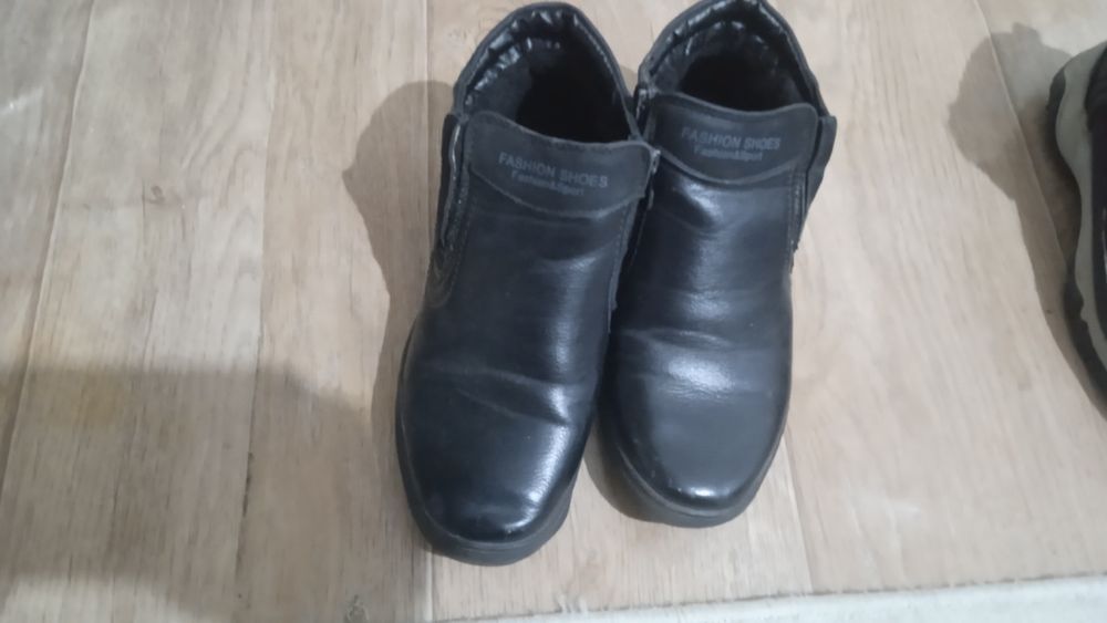 Продам для мальчика обувь