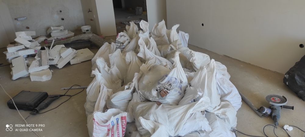 Изхвърляне на строителни и битови отпадъци