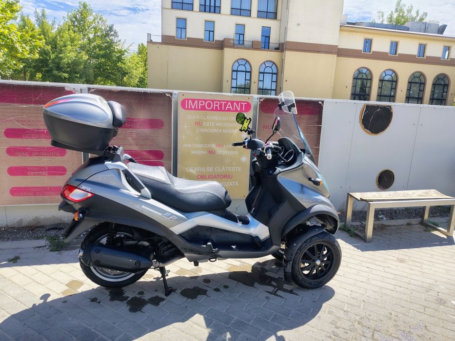 *VAND Piaggio MP3 - 3 roti - Stare foarte buna*