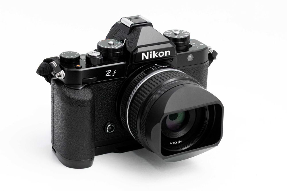 Nikon ZF cu Nikkor 40mm f/2 SE. Ofer factura, garantie decembrie 2027