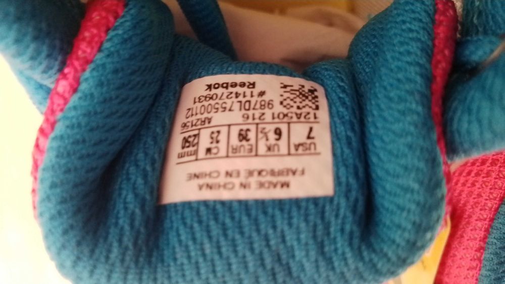 НОВИ Маратонки Reebok 39