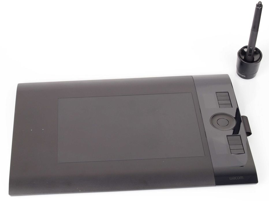 Wacom Intuos4 Medium sau Wacom Intuos 4 Large