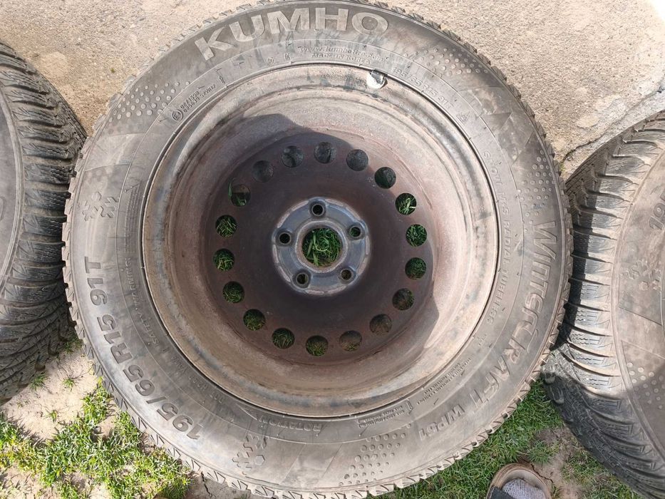 Гуми с джанти зимни 4 бр комплект 195/65 R15 91T