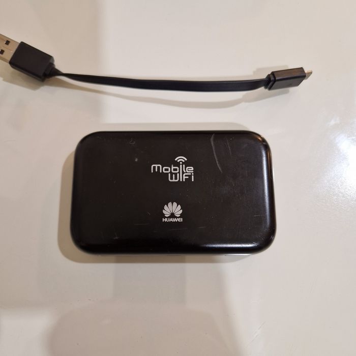 Router wifi portabil huawei