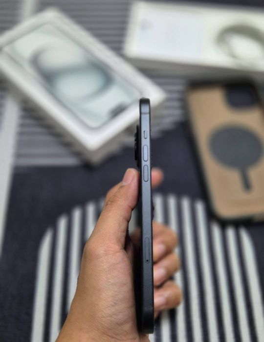 iPhone 15 PLuS impecabil ca NOU de 128 GB