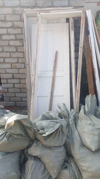 Двери деревянные,  б/у, есть со стеклом