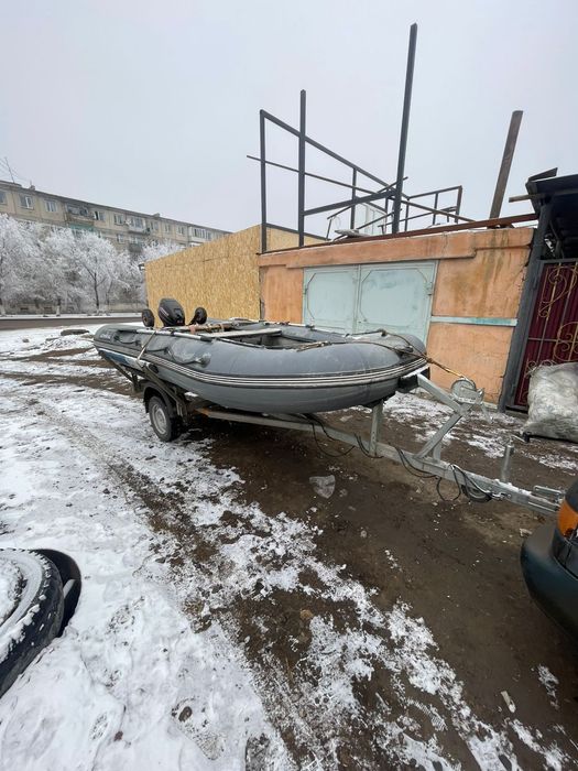 Лодка адмирал с мотором