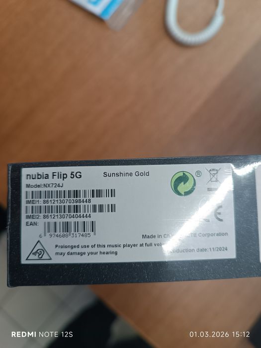 Telefon mobil ZTE nubia FLIP, Dual SIM, 8GB RAM, 256GB, 5G , Gold