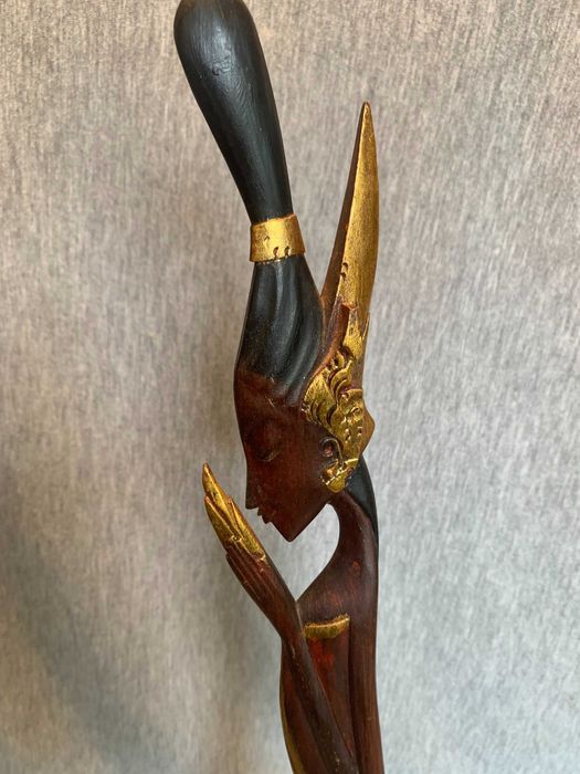 Ръчно изработена рисувана,  дървена скулптура дървена статуетка