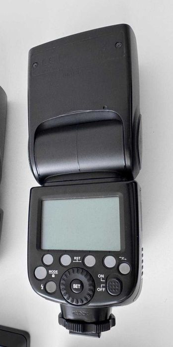 Pachet Profesional Godox Sony: 3x Bliț V860II-S + Transmițător XPro + Accesorii