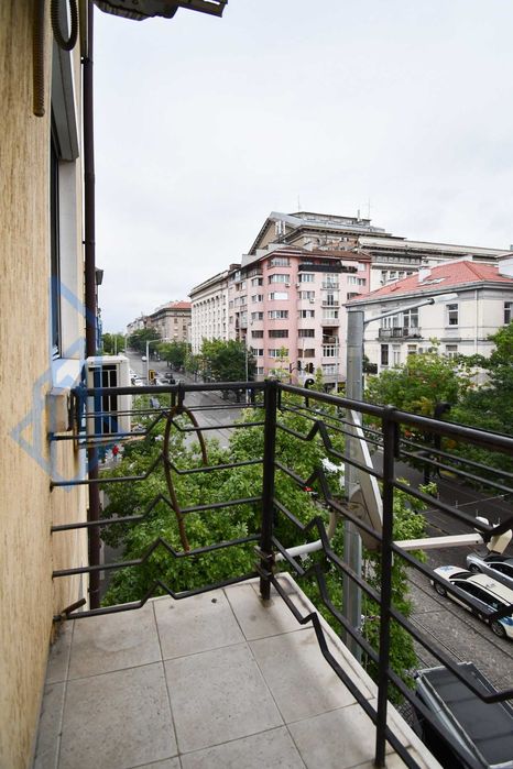 Дава се под наем Четиристаен апартамент в София, Център - 140 кв.м за 612 € - Снимка #14