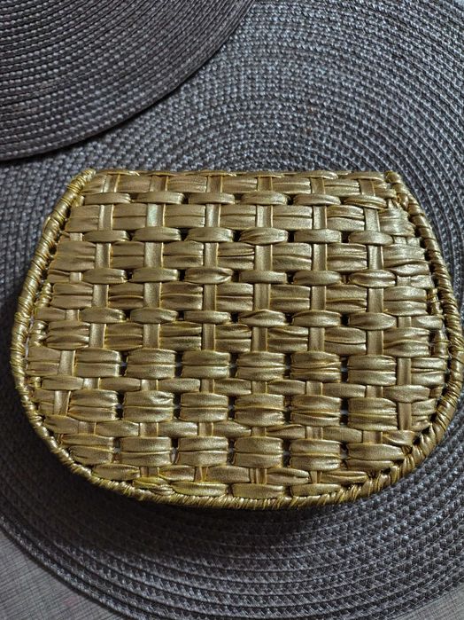 Vând jeanta hand made aurie