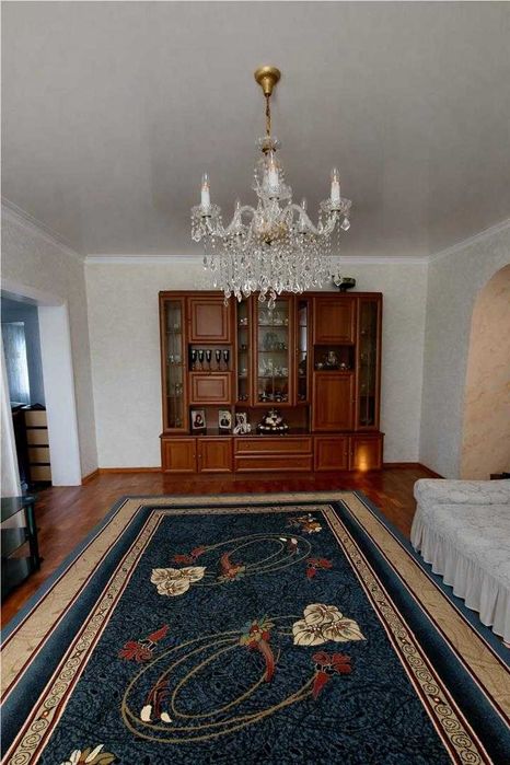 Большой дом в Рабочем поселке Сортировка